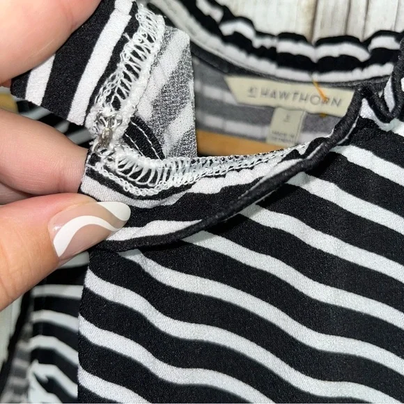 41 Hawthorn Black & White Stripe Palm Sleeveless Blouse - Picture 4 of 5